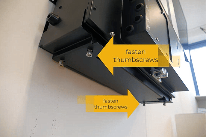 17 Schroef batterij vast aan frame